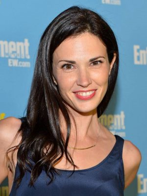 Laura Mennell