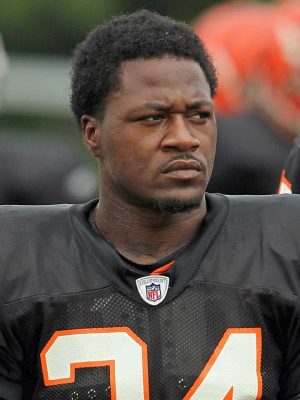 Adam Jones (jogador de futebol americano)