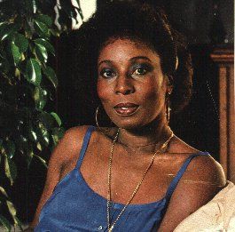 Madge Sinclair قد ، وزن ، روز تولد ، رنگ مو ، رنگ چشم 